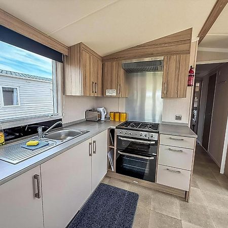 6 Berth Caravan With Decking At Sunnydale Holiday Park Ref 35243Kg Louth  Exteriör bild