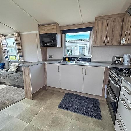 6 Berth Caravan With Decking At Sunnydale Holiday Park Ref 35243Kg Louth  Exteriör bild
