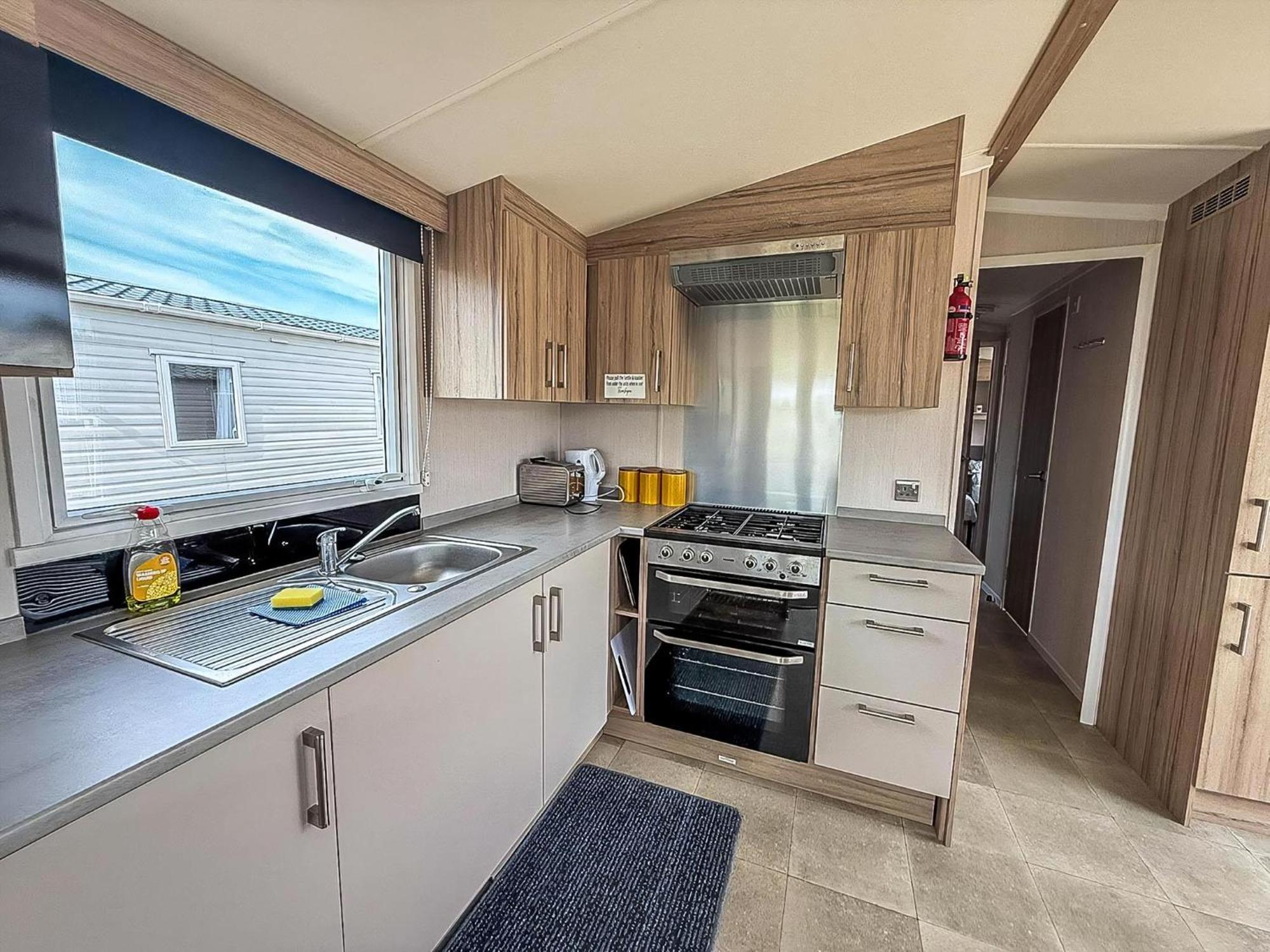 6 Berth Caravan With Decking At Sunnydale Holiday Park Ref 35243Kg Louth  Exteriör bild