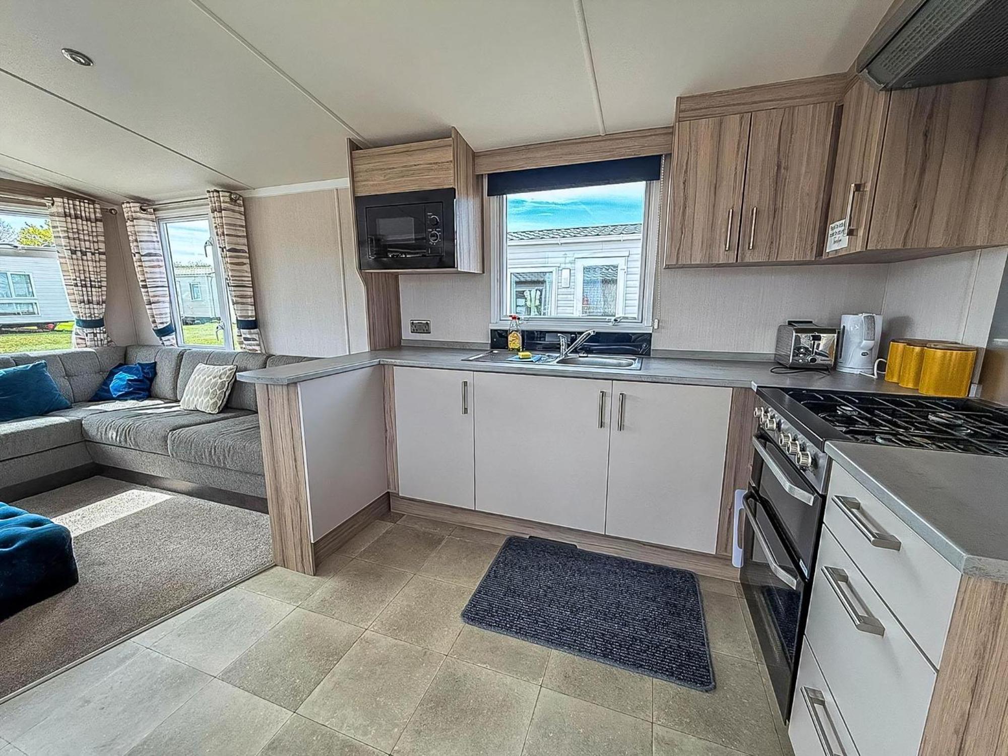 6 Berth Caravan With Decking At Sunnydale Holiday Park Ref 35243Kg Louth  Exteriör bild