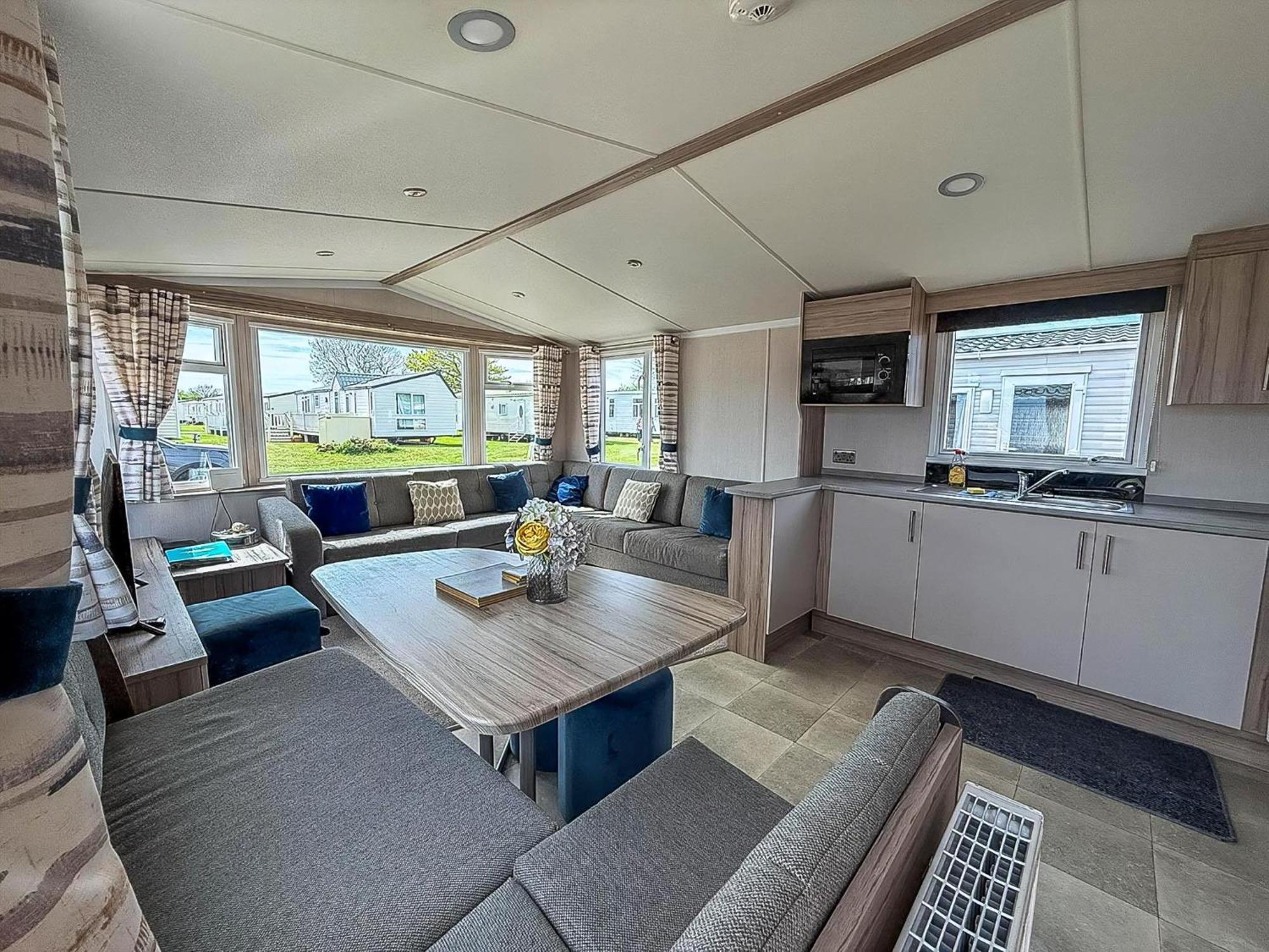 6 Berth Caravan With Decking At Sunnydale Holiday Park Ref 35243Kg Louth  Exteriör bild